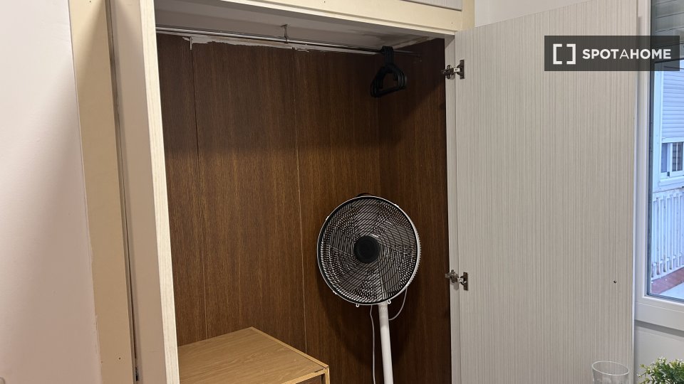 Double room Madrid, 5 beds, 20m² — photo 11