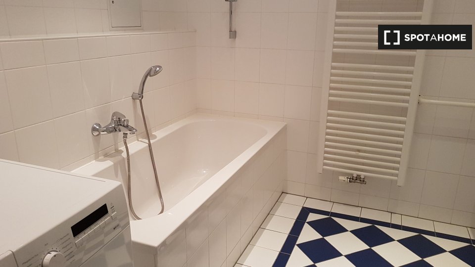Double room Berlin, 5 beds, 100m² — photo 7