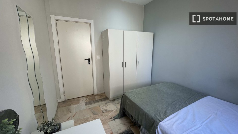 Double room Seville, 17 beds, 410m² — photo 11