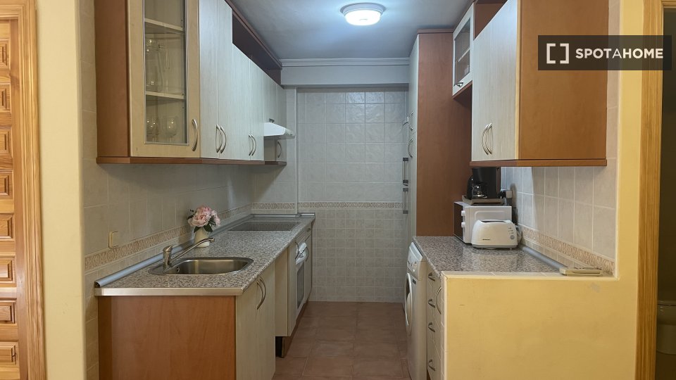 Apartment Alcala_De_Henares, 3 beds, 130m² — photo 2