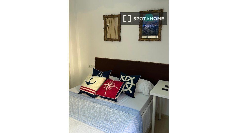 Double room Malaga, 3 beds, 150m² — photo 19
