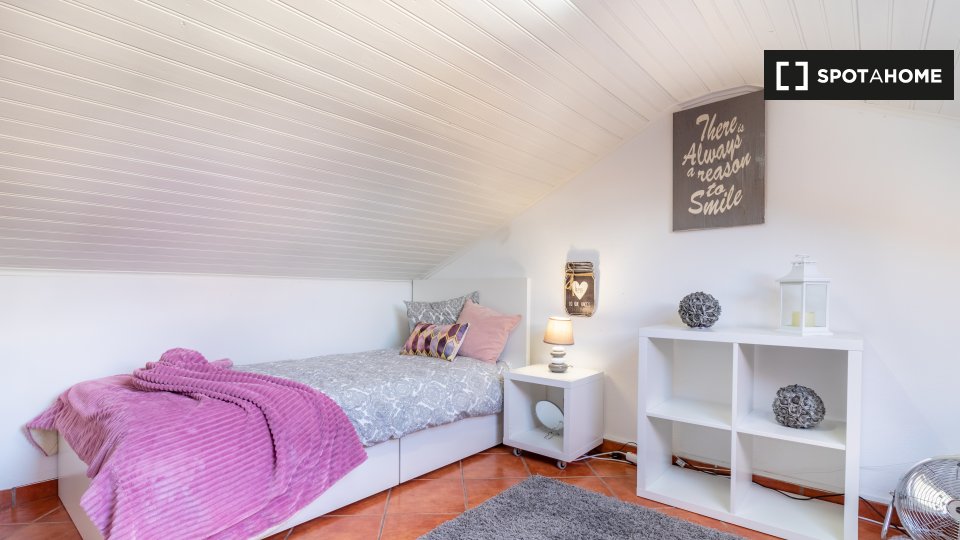 Double room Lisbon, 5 beds, 80m² — photo 4