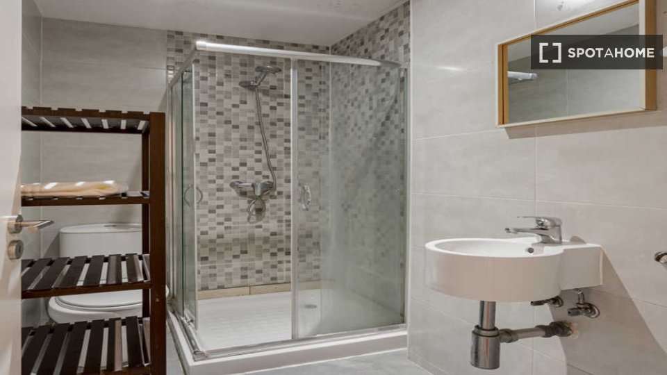 Double room Lisbon, 13 beds — photo 28
