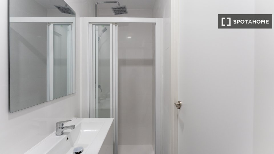 Double room Madrid, 6 beds — photo 10