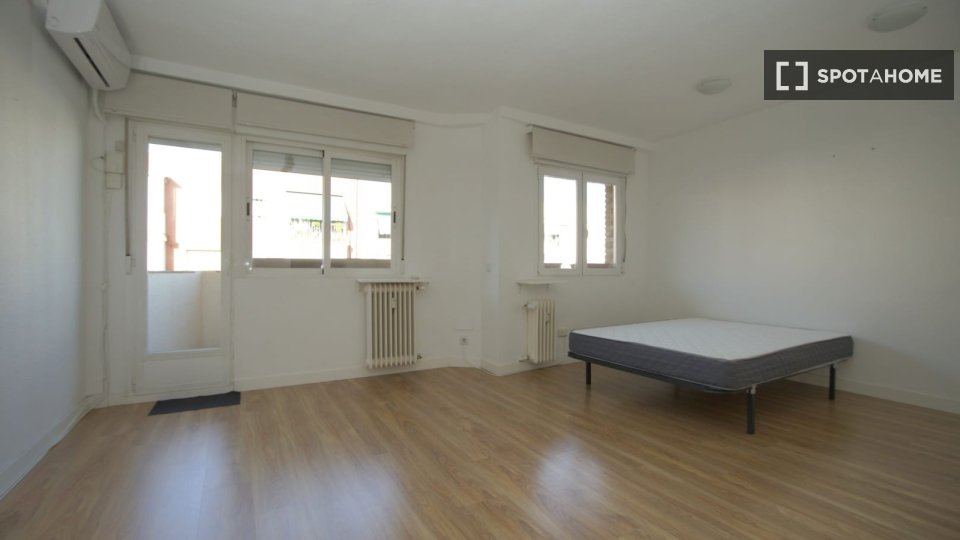 Double room Madrid, 3 beds — photo 5