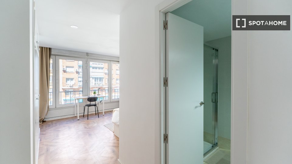 Double room Madrid, 7 beds — photo 14