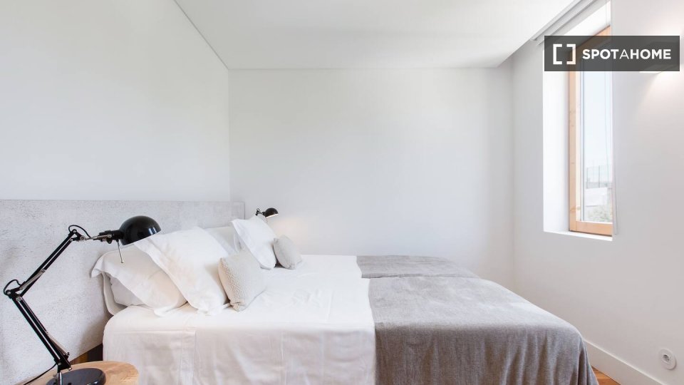 Apartment Lisbon, 2 beds, 65m² — photo 13