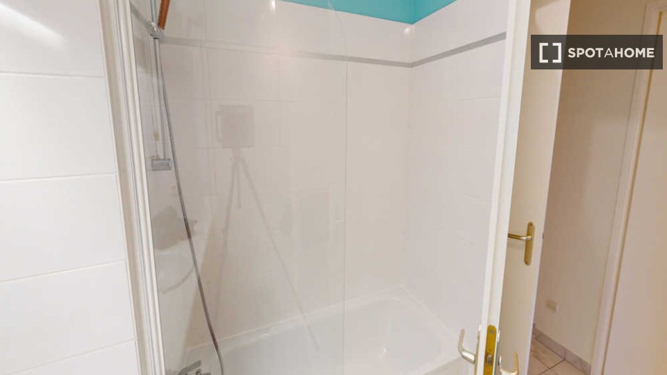 Double room Lyon, 3 beds, 70m² — photo 19