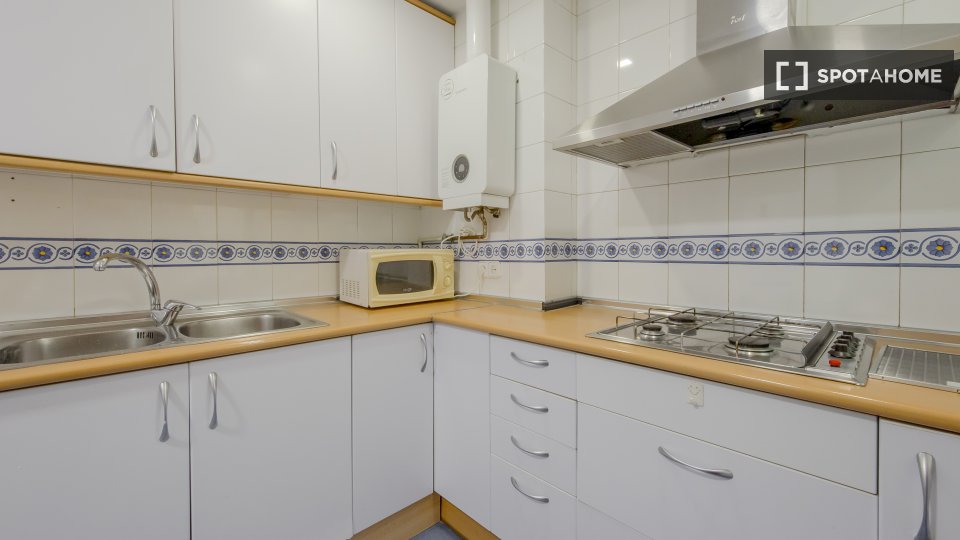 Double room Madrid, 8 beds, 200m² — photo 29