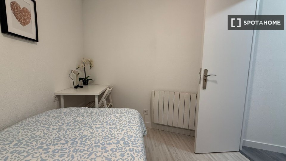 Double room Madrid, 4 beds — photo 38