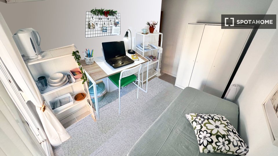 Double room Alicante, 6 beds, 110m² — photo 4