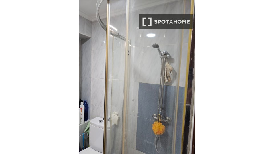 Double room Valencia, 1 bed, 110m² — photo 16
