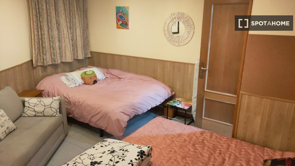 Double room Madrid, 2 beds — photo 28