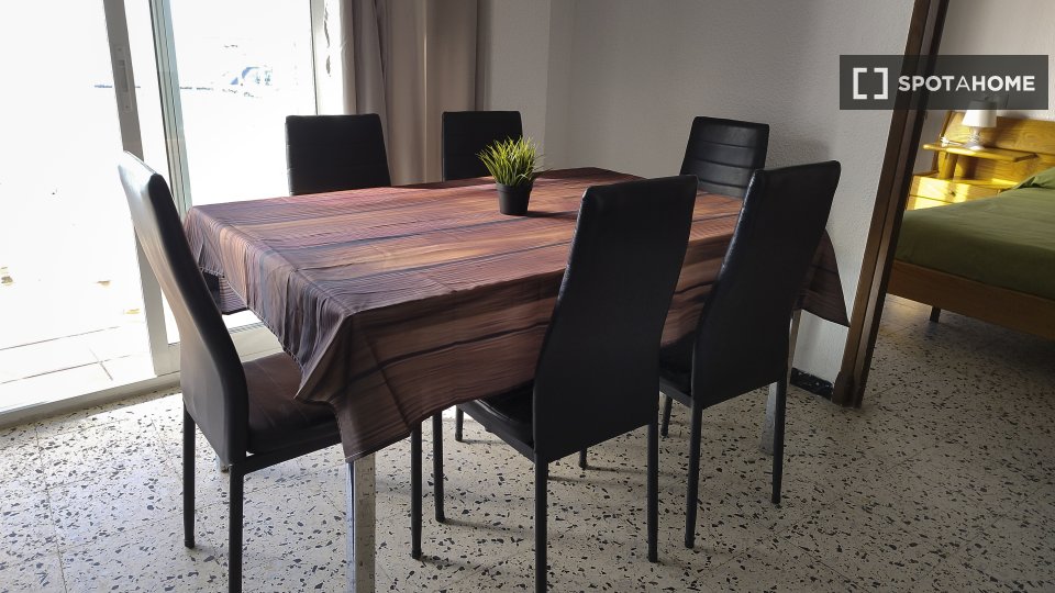 Apartment Alicante, 4 beds, 100m² — photo 15