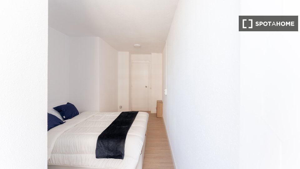 Double room Madrid, 6 beds — photo 12