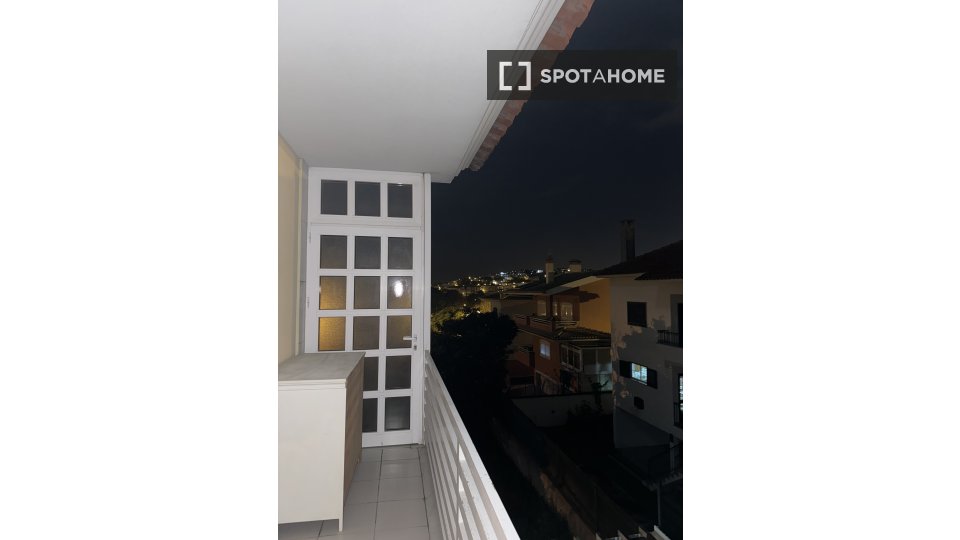 Double room Lisbon, 2 beds, 16m² — photo 6