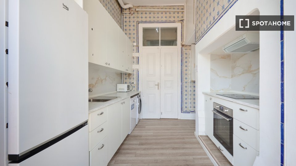 Double room Lisbon, 9 beds — photo 34