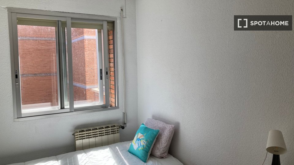 Double room Madrid, 4 beds — photo 10