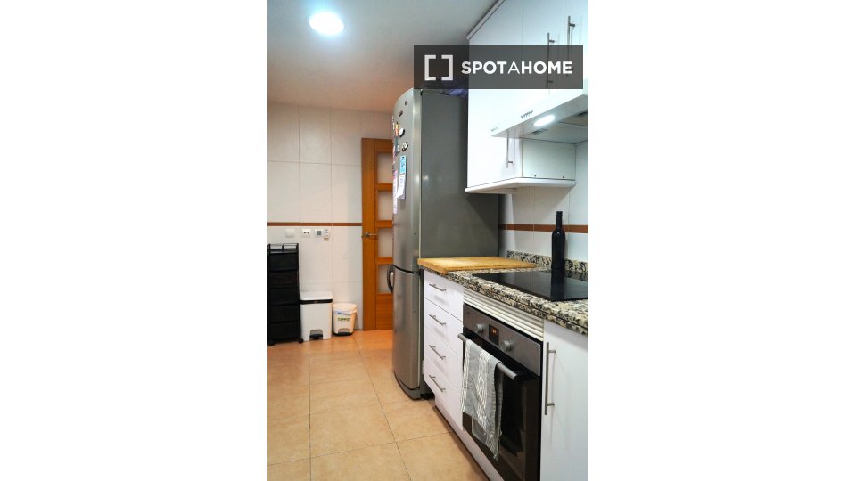 Double room Valencia, 3 beds — photo 8