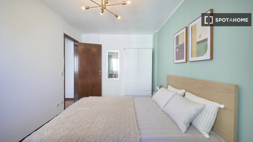 Double room Lisbon, 5 beds — photo 4