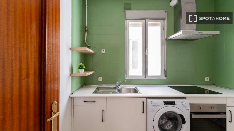 Double room Madrid, 3 beds — photo 12