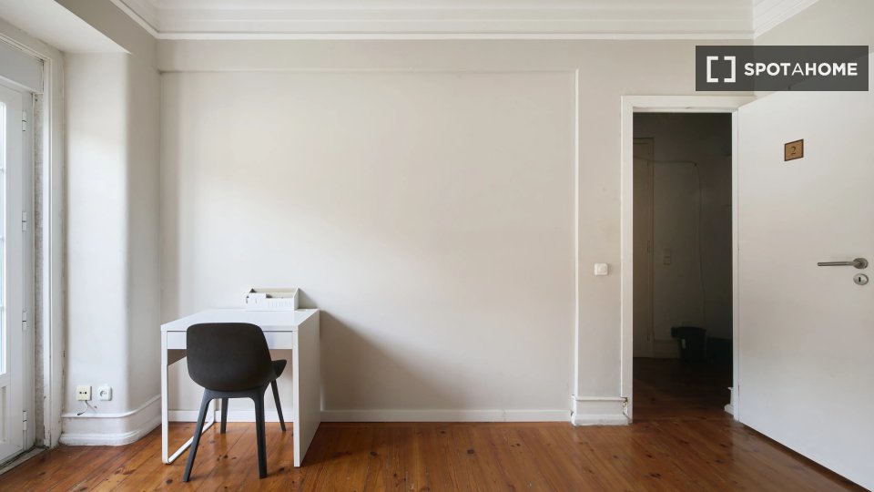 Double room Lisbon, 4 beds — photo 13
