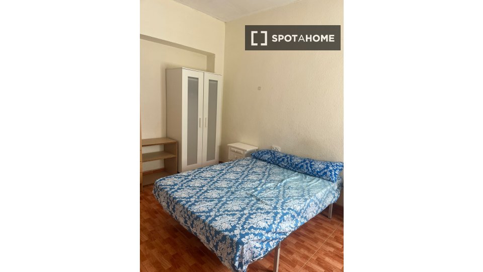 Double room Alicante, 5 beds, 135m² — photo 1