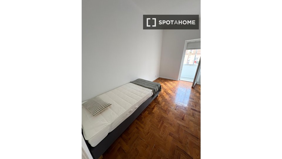 Apartment Lisbon, 2 beds — photo 11