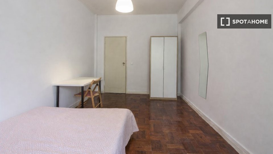 Double room Lisbon, 6 beds — photo 26