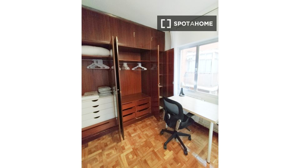 Double room Madrid, 3 beds, 95m² — photo 19