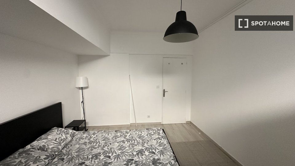 Double room Lisbon, 3 beds, 70m² — photo 5