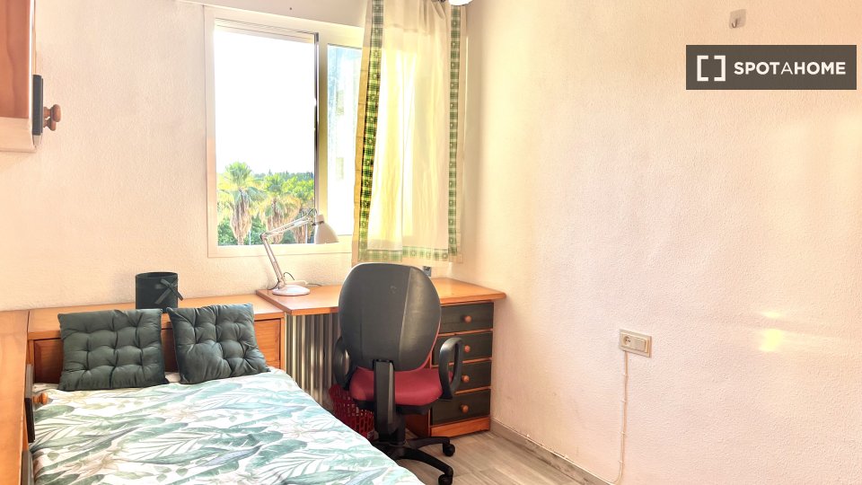 Double room Granada, 3 beds, 110m² — photo 28