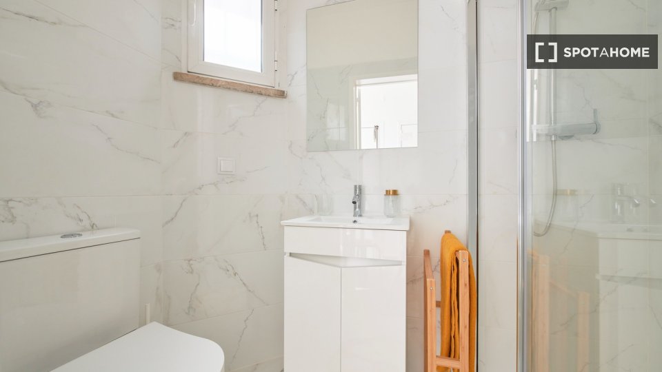 Double room Lisbon, 6 beds — photo 12