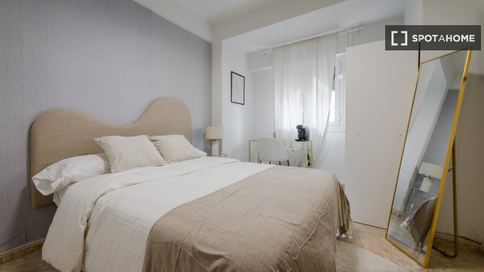 Double room Madrid, 4 beds — photo 7
