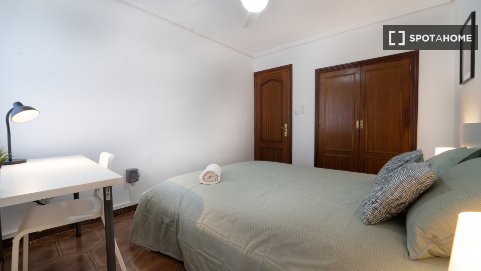 Double room Madrid, 4 beds — photo 9