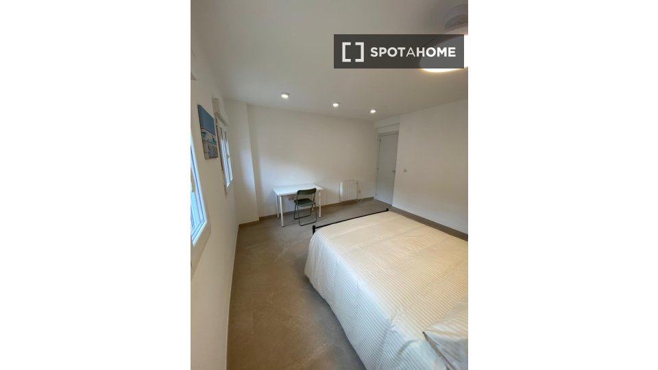 Double room Madrid, 3 beds — photo 9