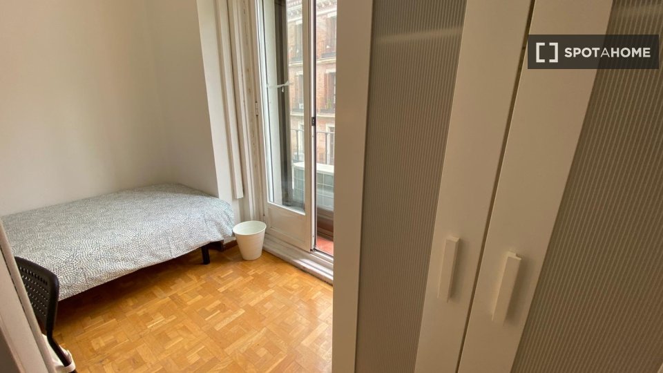 Double room Madrid, 7 beds — photo 12