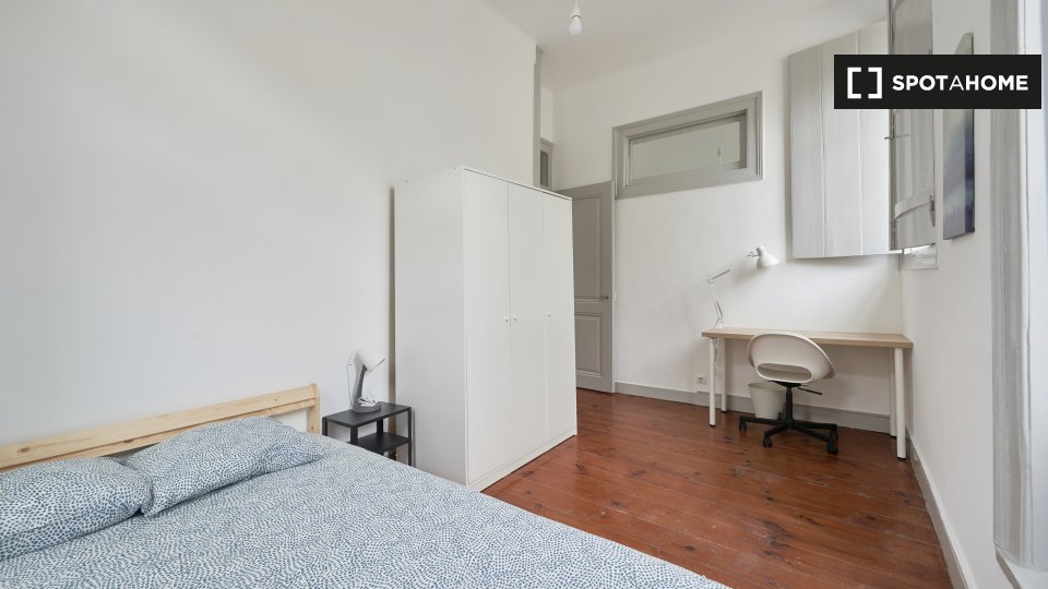 Double room Lisbon, 4 beds — photo 24