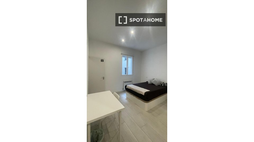 Double room Madrid, 5 beds — photo 24