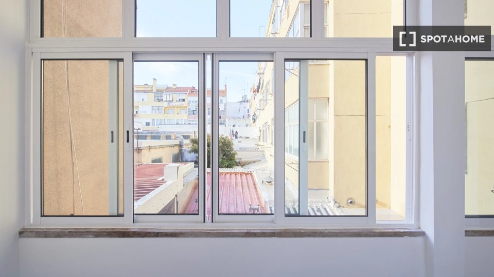Double room Lisbon, 4 beds — photo 14