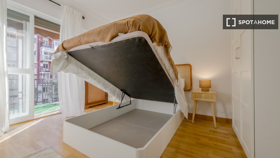 Double room Madrid, 5 beds, 145m² — photo 9