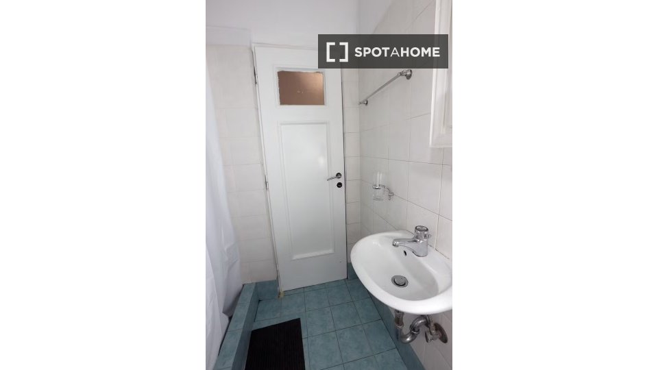 Double room Athens, 4 beds — photo 18