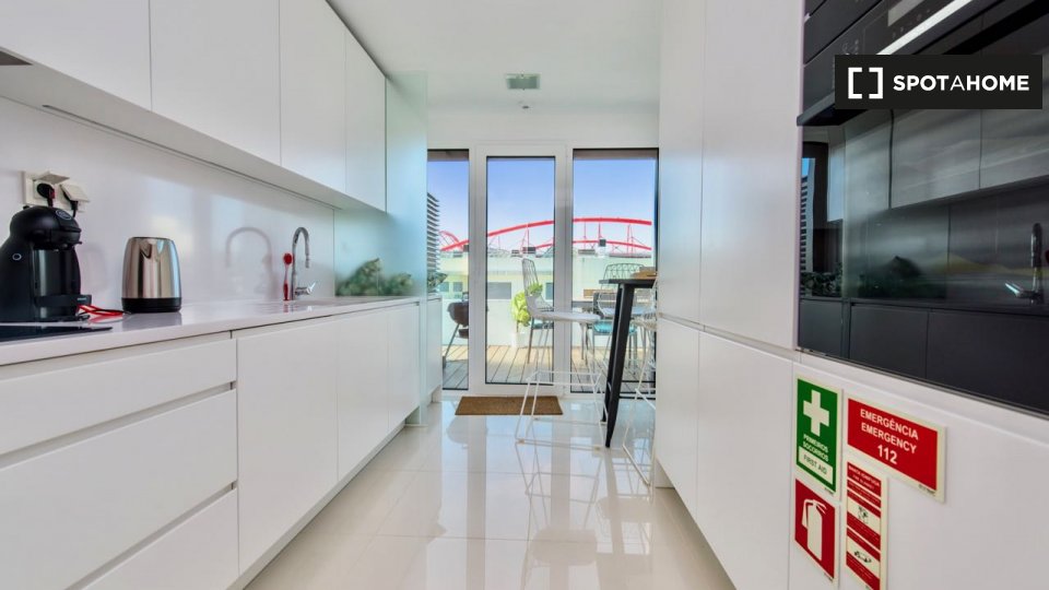 Apartment Lisbon, 2 beds, 130m² — photo 11