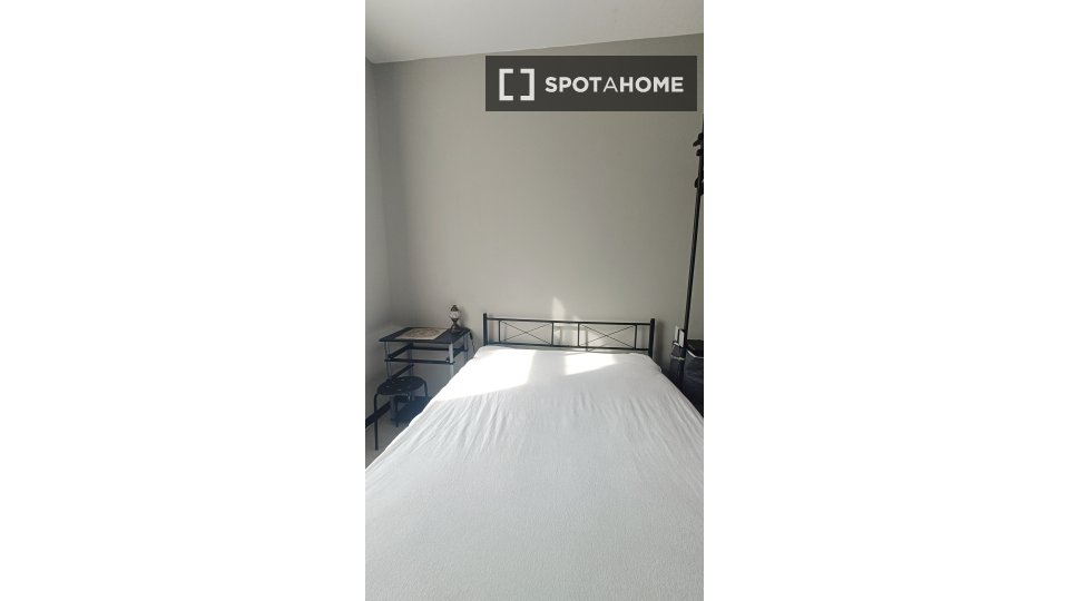 Double room Brussels, 3 beds, 120m² — photo 1