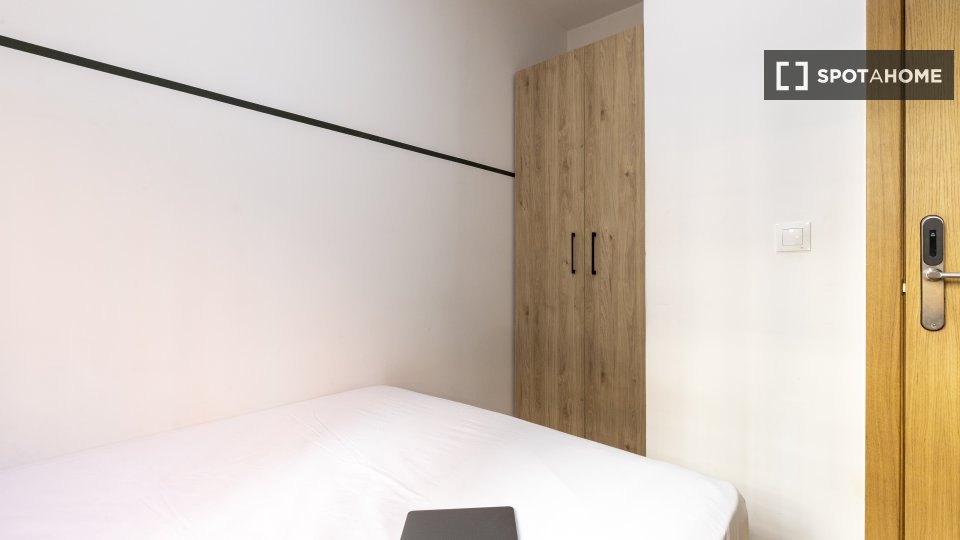 Double room Madrid, 9 beds — photo 28