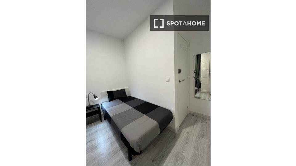 Double room Barcelona, 2 beds, 50m² — photo 4
