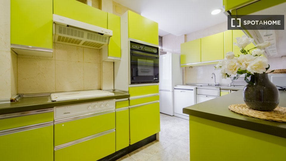 Double room Madrid, 7 beds, 113m² — photo 4