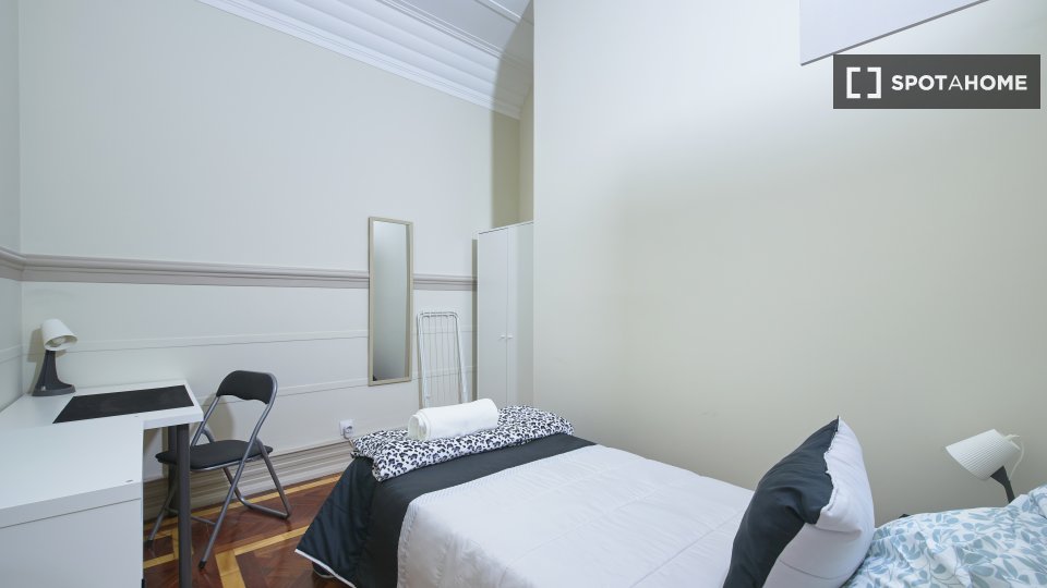 Double room Lisbon, 9 beds — photo 31