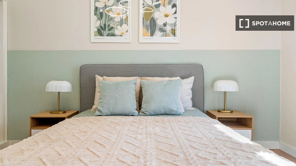Double room Lisbon, 5 beds — photo 11