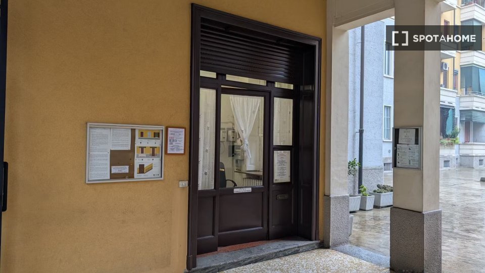 Double room Milan, 3 beds, 90m² — photo 3